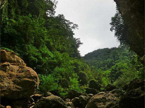 The light and penumbral zones of Actun Tunkul.