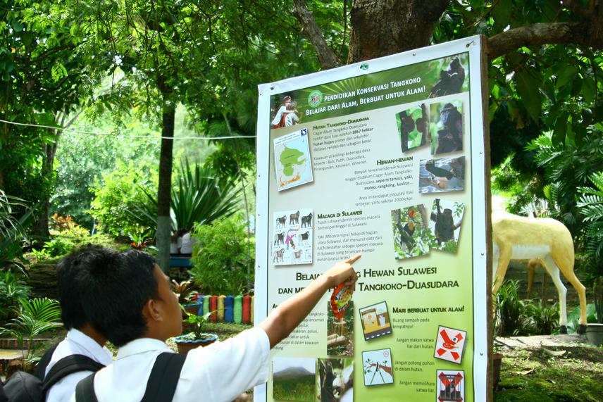 Local pupils in Winenet and the poster.