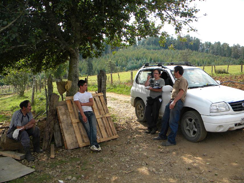 Meeting with firewood producers in Paillaco municipality.