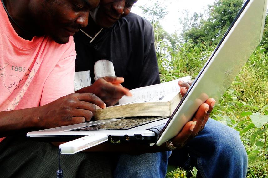 Bird identification classes at Bunyala. © M.Odino.