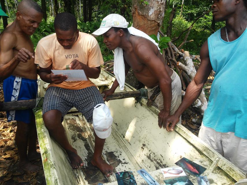 Angolares fishermen. © Hugulay Maia.