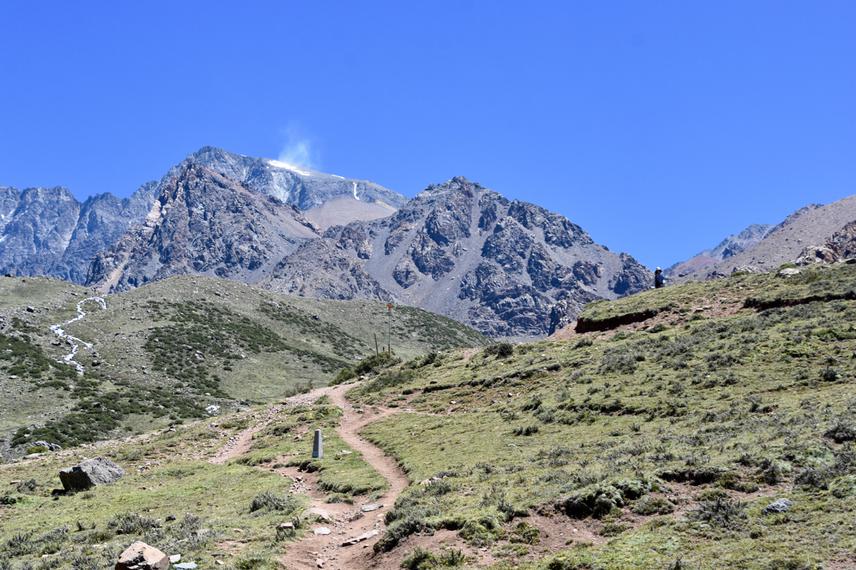 touristic trail in Cordón del Plata Provincial Park, Mendoza, Argentina. ©Jonas Lembrechts.