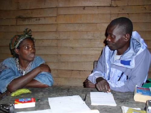 Bushmeat collector discussing data.