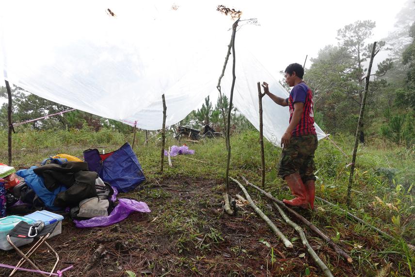 Setting up the camp.