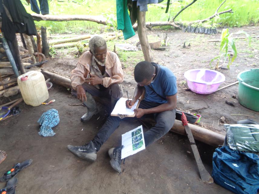 Community interview in Boma village (one of the study area communities located in the north of the Jaibui Island). © Mustapha Sesay