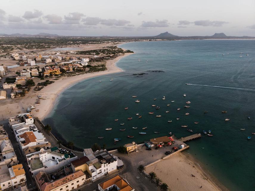 Sal Rei Bay, Boa Vista (Cabo Verde), a multi-species shark nursery. © Vasco Pissarra.