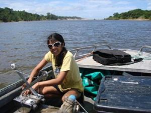Sampling with van Veen grab at Mlalazi estuary during February 2011. © Troy Inman.