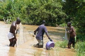 Mbalassa (middle holding basin) during fishing process with locals along Ishasha River.