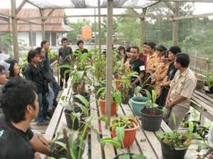 Talk and discussion during conservation club meeting.