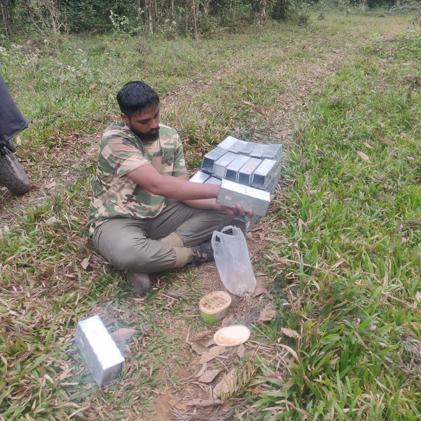 Baiting the Sherman traps before deploying them in the field © Gowthami N