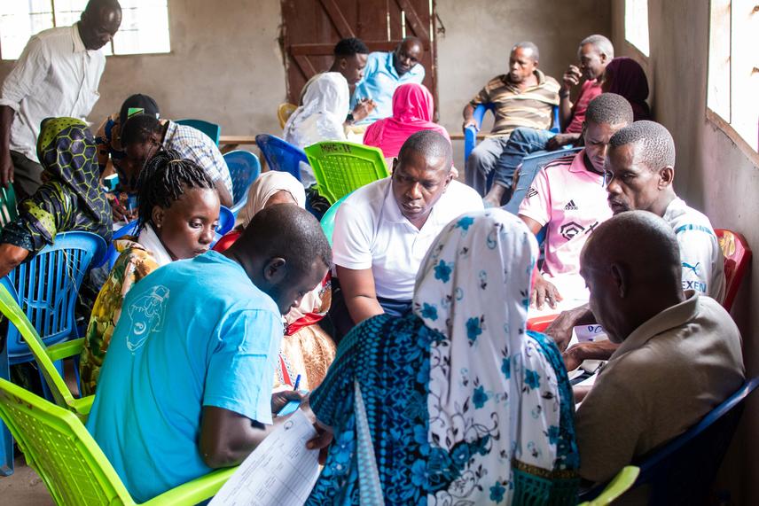 Community group discussion on how to conserve coral reefs within their CFMA. © AFO.