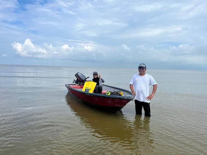 Conducting Survey with team member and community. ©See Choon Min, Malaysian Nature Society.