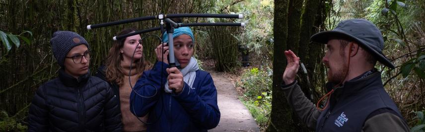 Practice of the use of telemetry for tapir tracking and monitoring during training workshops for tapir medical interventions directed by Dr. Jorge Rojas-Jiménez (TapirVet Project Director).  ©TapirVetProject; Photographer: David Vela