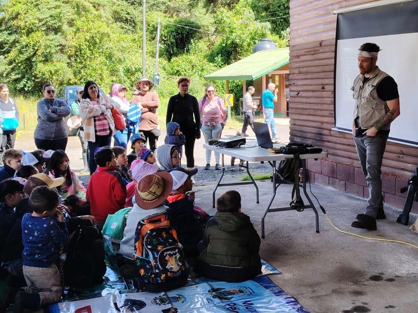 ‘Dantarte’ environmental education provided by Dr. Jorge Rojas-Jiménez (TapirVet Project Director).  ©TapirVetProject; Photographer: David Vela