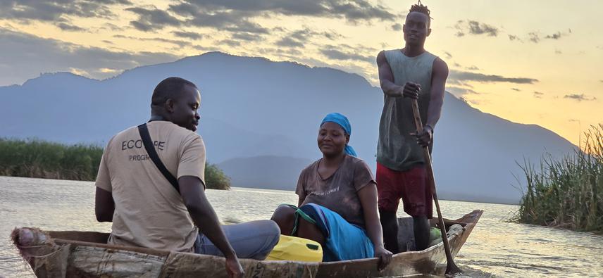 Exploring fishing techniques with Thomas Odeyo of the National Museums of Kenya and a local fisherman's family. ©Zacharia Mutinda.