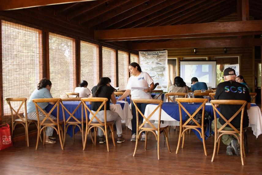 Gathering information from students, divers, and local authorities on the importance of promoting shark and ray conservation in Tela © Pedro Canas