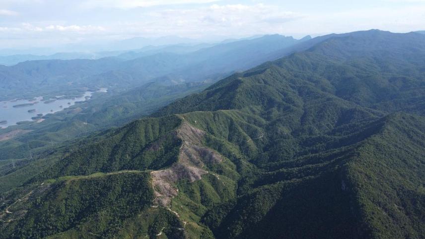 Khe Lim Forest viewed from above. © : LinhNguyen/SIE