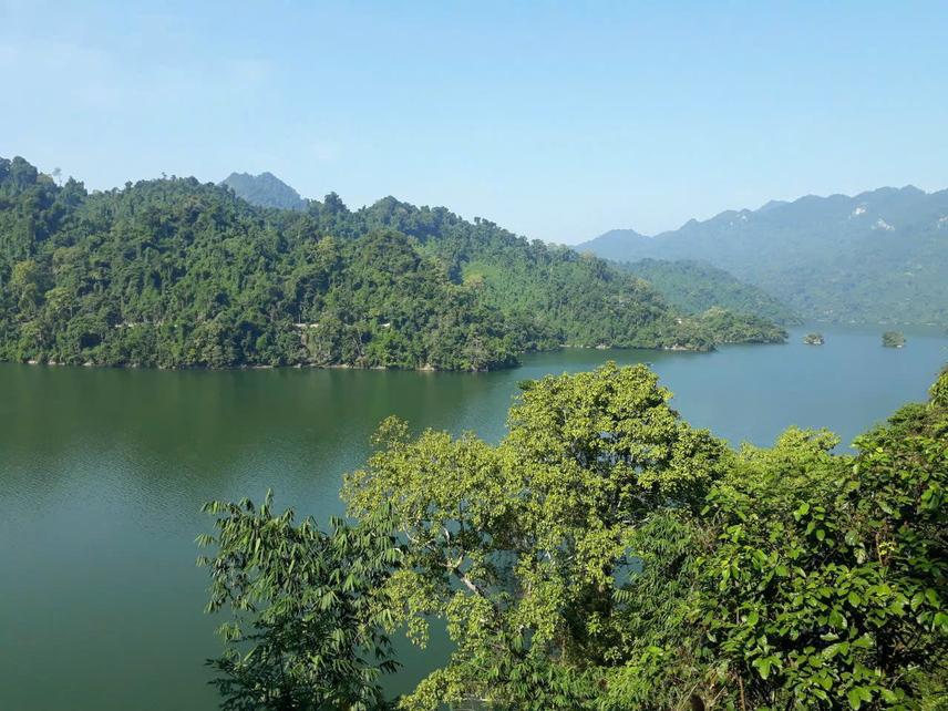 Landscape of Ba Be Lake within Ba Be National Park. © Bùi Đình Đức.