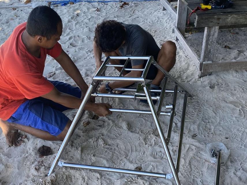 Laudy assembling demersal BRUV structure being assembled. © Rofi Farhandaya