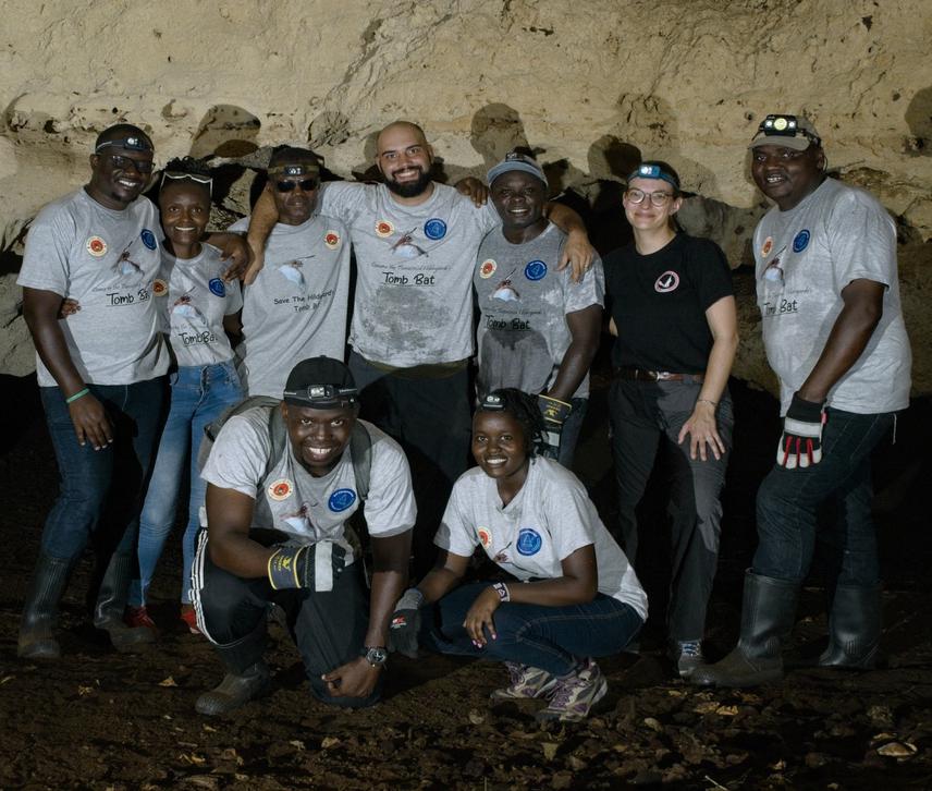 Photo with the entire team after a successful community workshop. ©Karel De La Cruz.