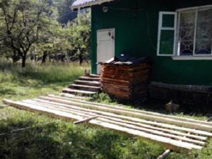 Processing lumber for ecoboards.