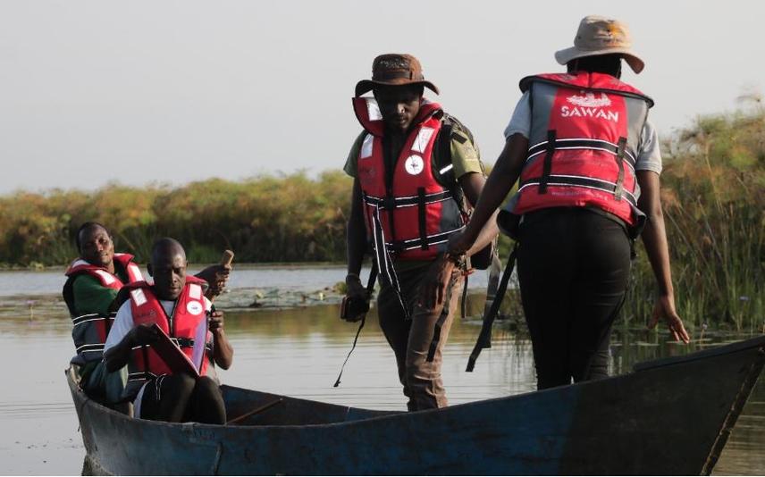 Project Lead, Oreret Erasmus Tukei (with a coffee brown hat) boarding a canoe boat together with Citizen Scientists from Agule-Kopege going for field work © Samuel Onep