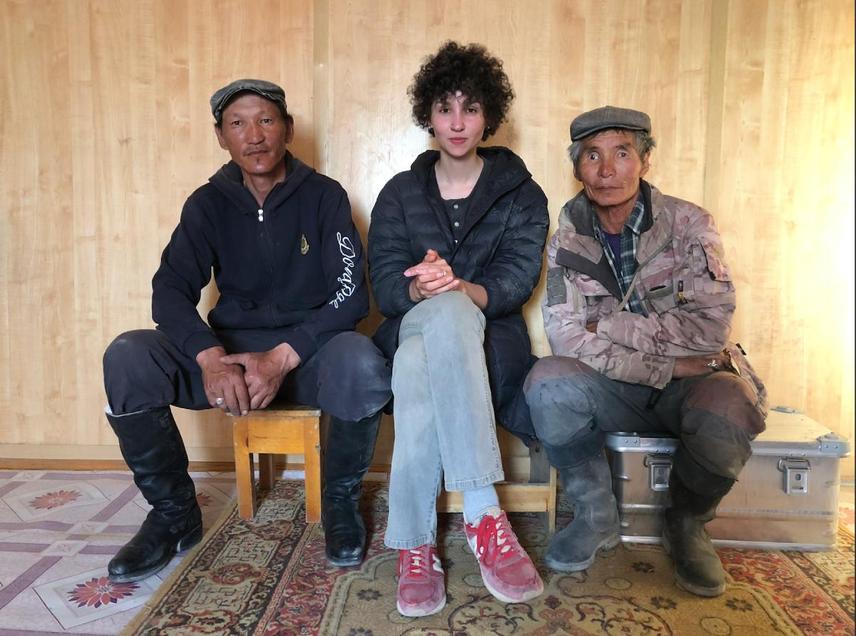 Staff of the Wild Camel Breeding Centre Togtokh Tsetsegmaa (left) and Tsog-Erdene Gawlii (right), with the researcher Martina Sihels (centre). © Photo taken in the Great Gobi A Strictly Protected Area. Martina Sihe