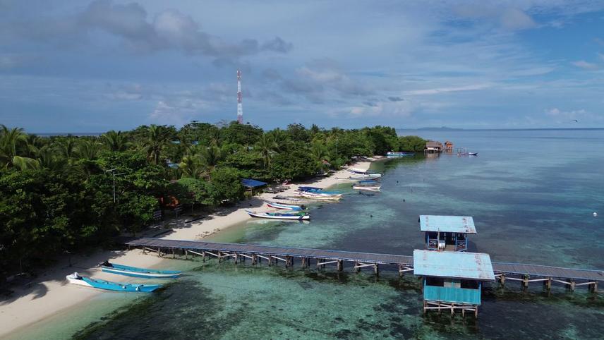 The beautiful village of Arborek in the heart of Raja Ampat. © Muhammad Ichsan.jpg